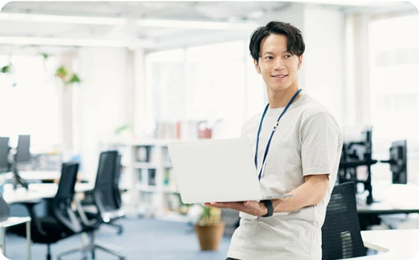 オフィスで活躍するエンジニア